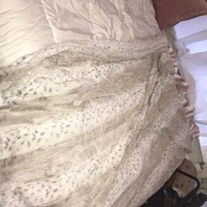 Dkny throw blanket